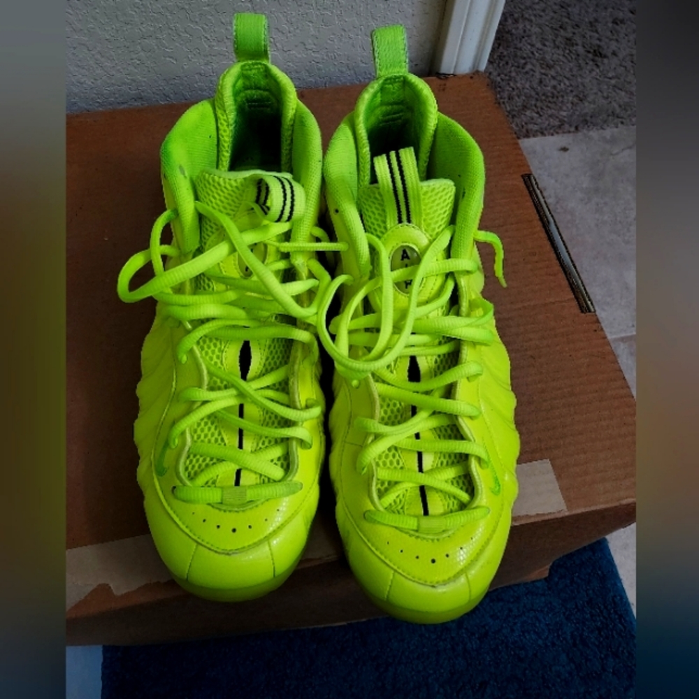 Mens Nike Foamposite Highlighter green